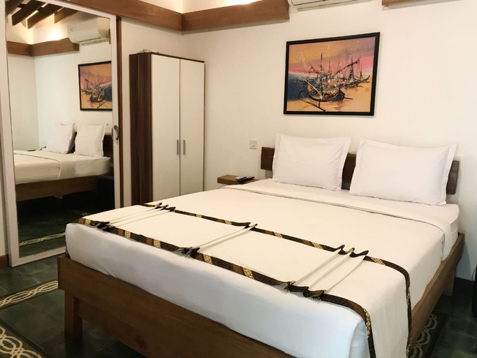 Flores Gallery Hotel 3/8