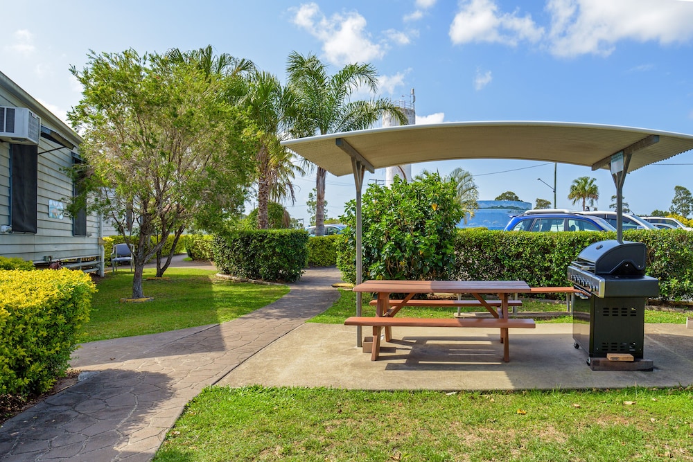Tin Can Bay's Sleepy Lagoon Motel 35/42