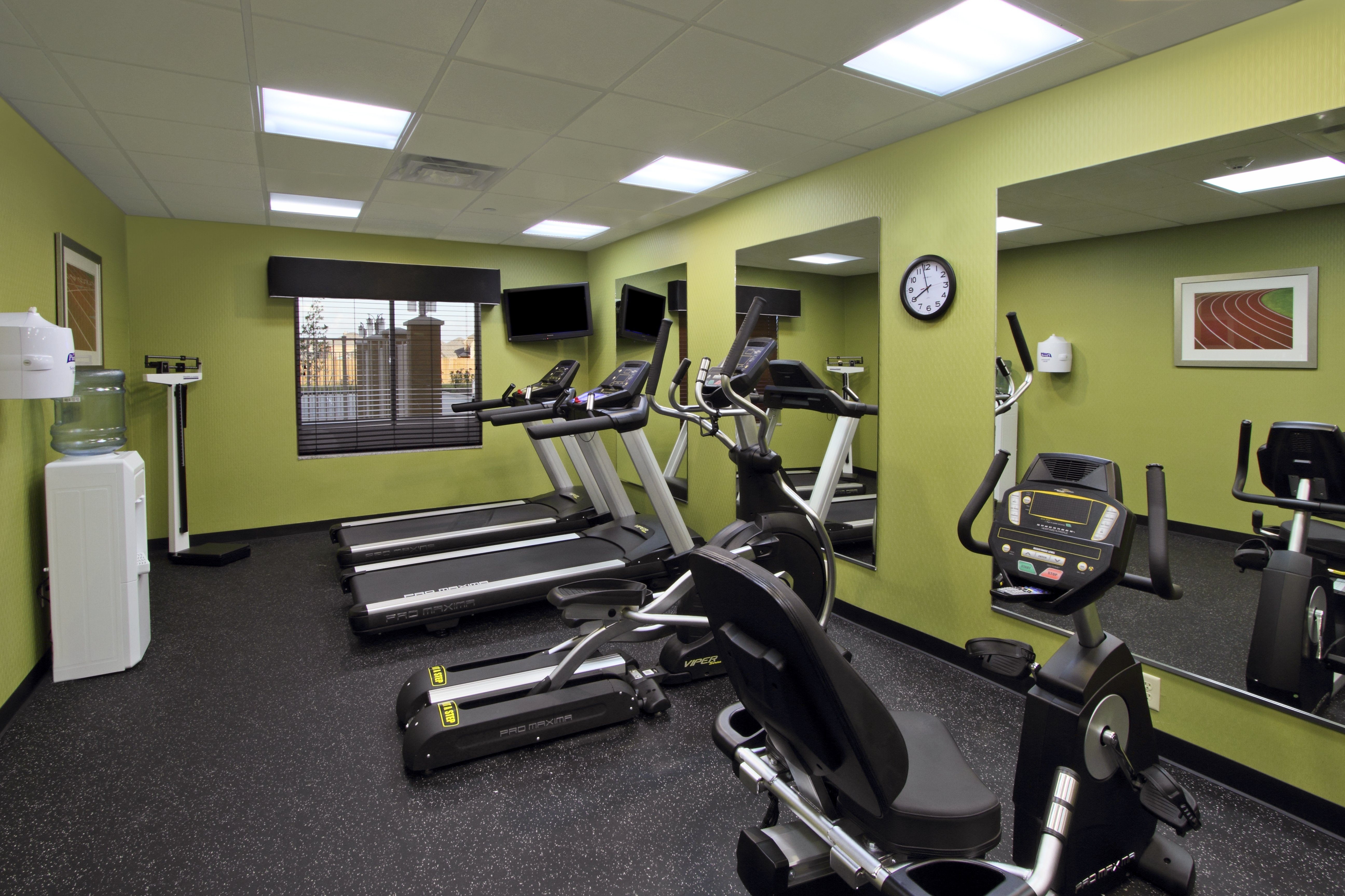 Holiday Inn Express and Suites Houston East Baytown 16/31