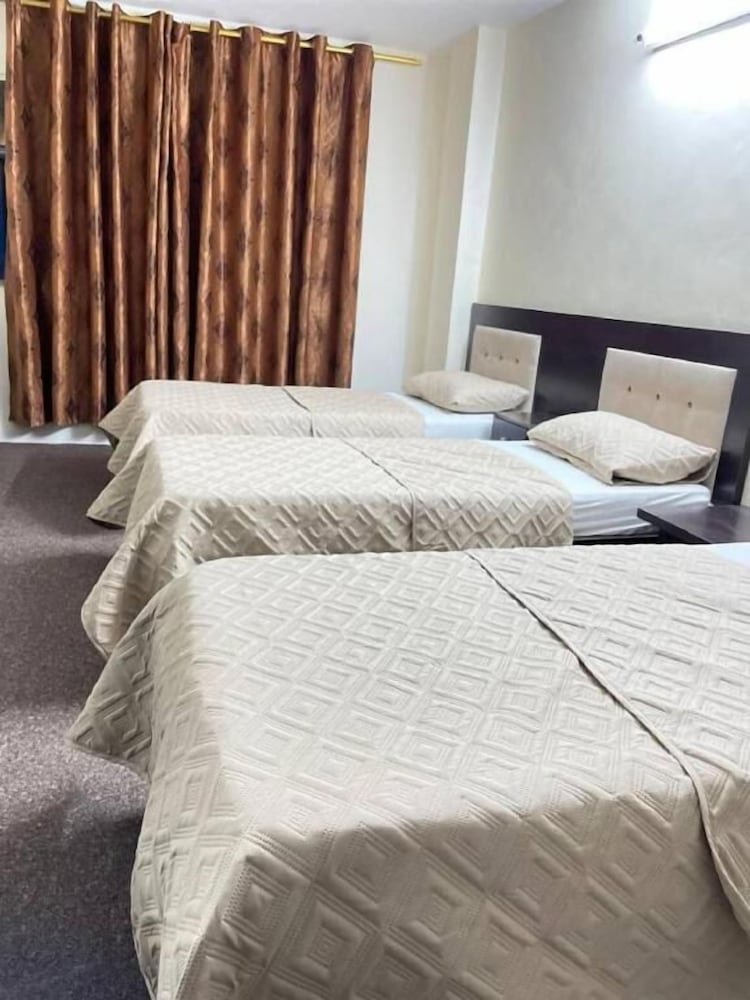 Asia Hotel 8/50