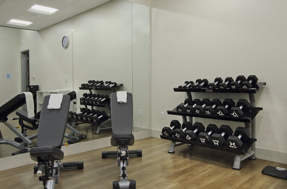 Holiday Inn Express & Suites Dallas-Frisco NW Toyota Stdm 33/52