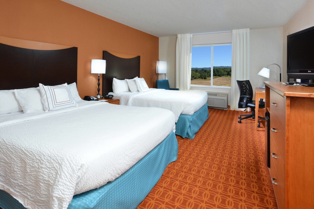 Fairfield Inn Suites Wytheville 8/36