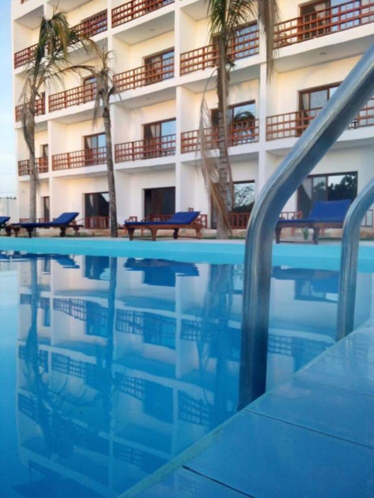 Malika Nungwi Hotel 7/41