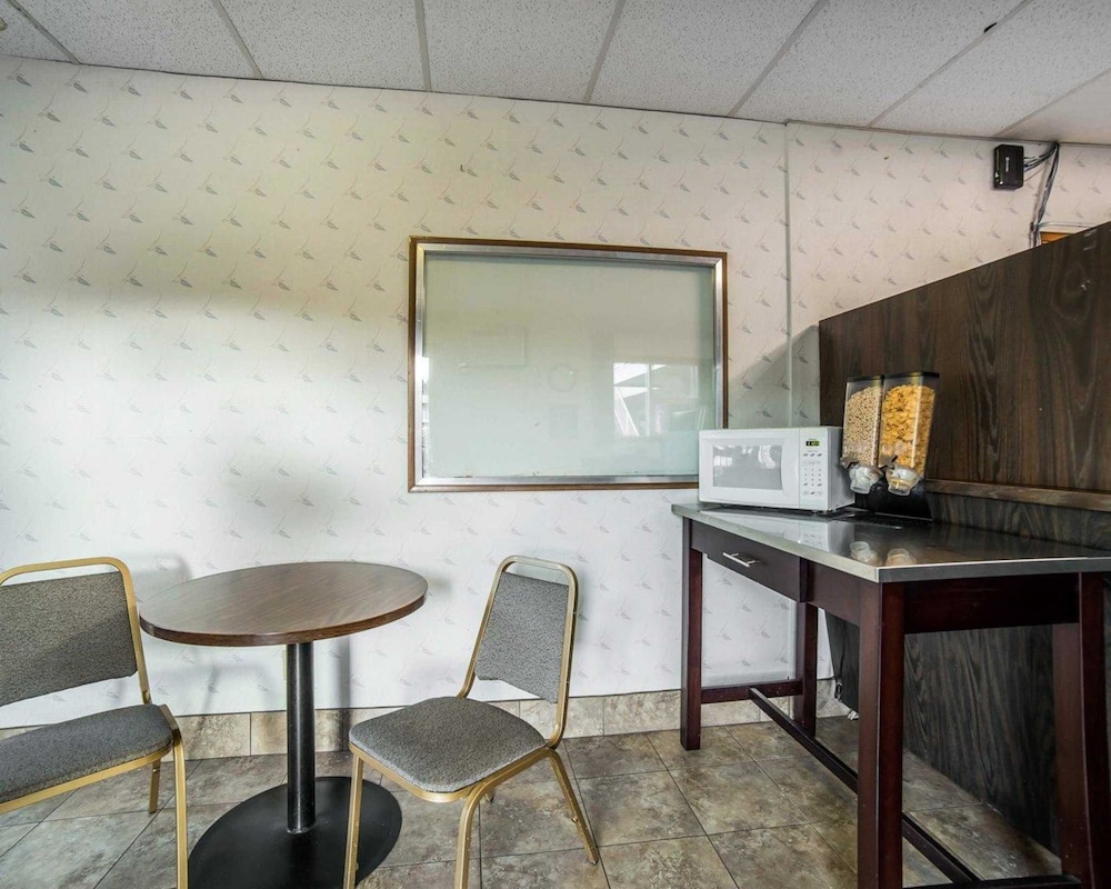 Rodeway Inn & Suites Arlington OR 28/29