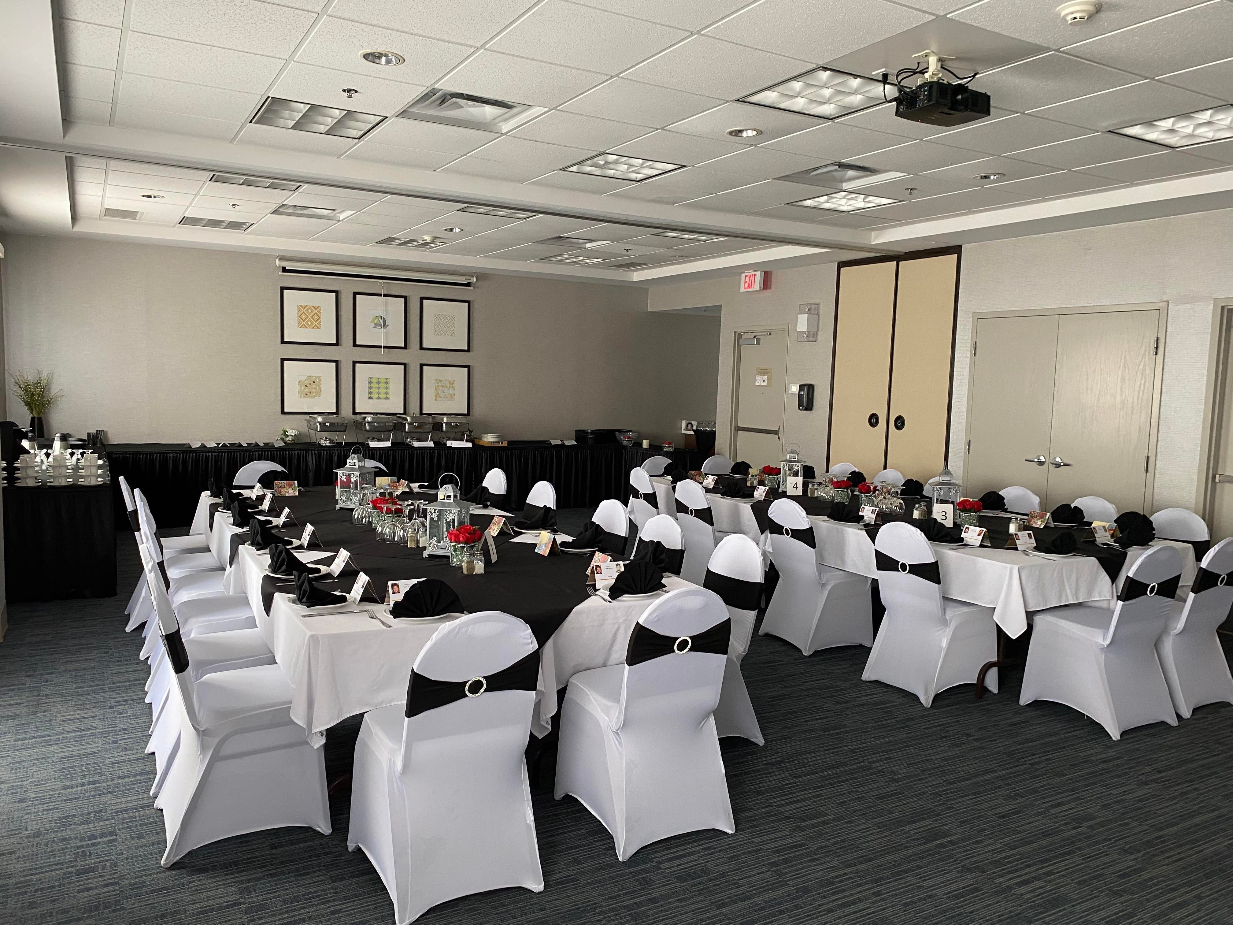 Holiday Inn Express Hotel Suites Belleville 47/54