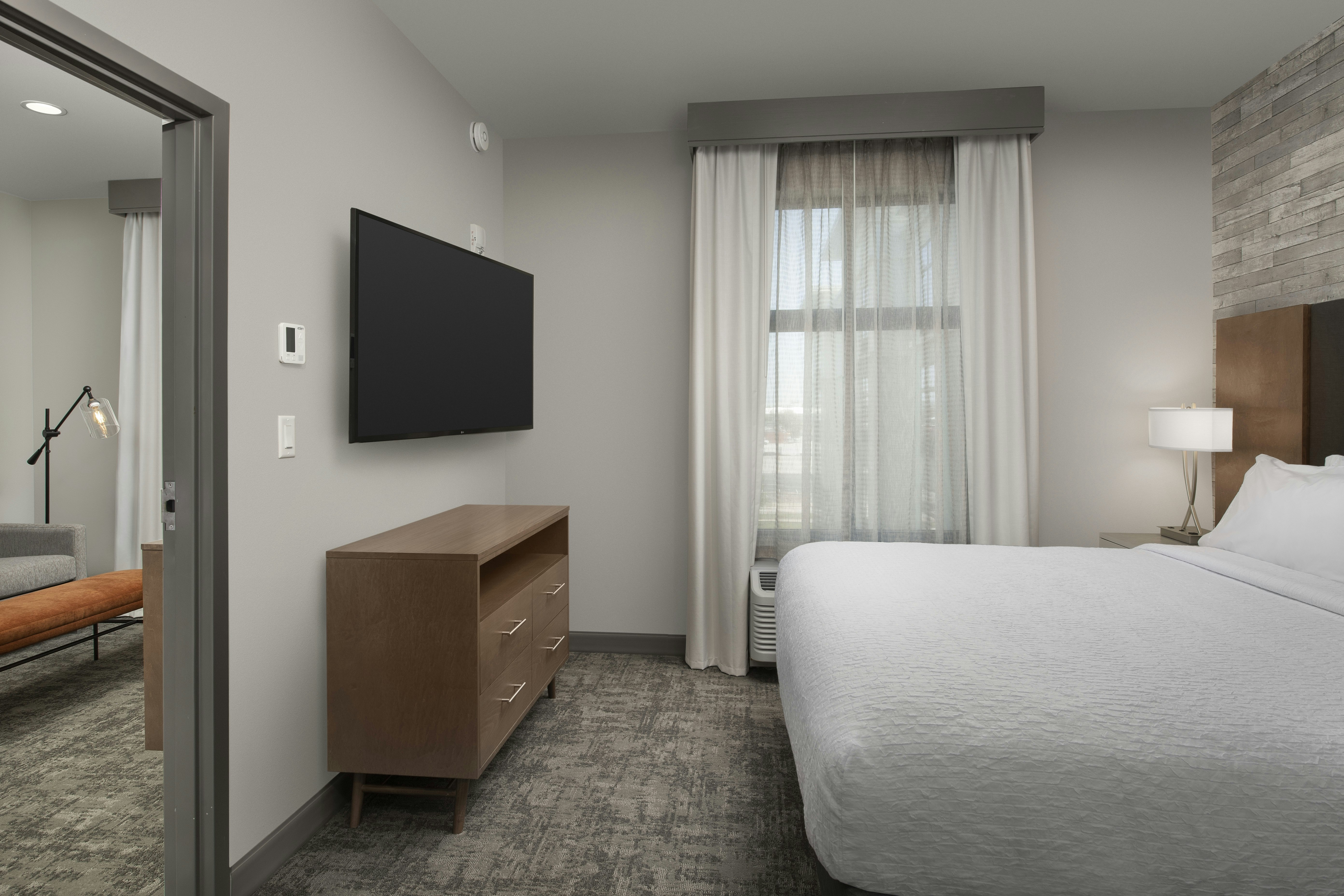 1 BEDROOM, KING BED, ACCESSIBLE