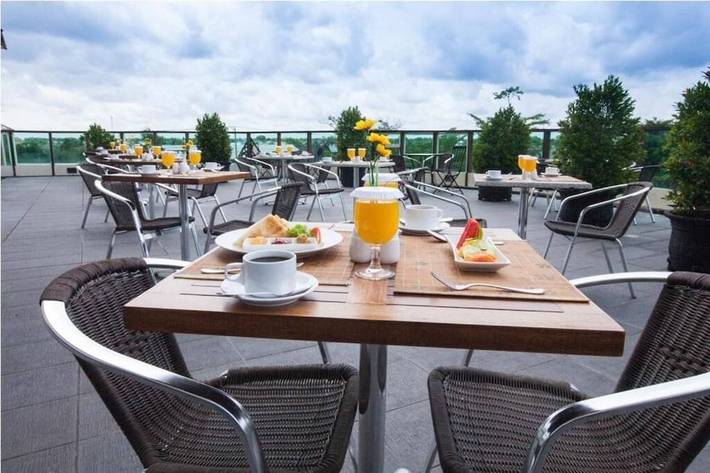 Hotel Luwansa 47/50
