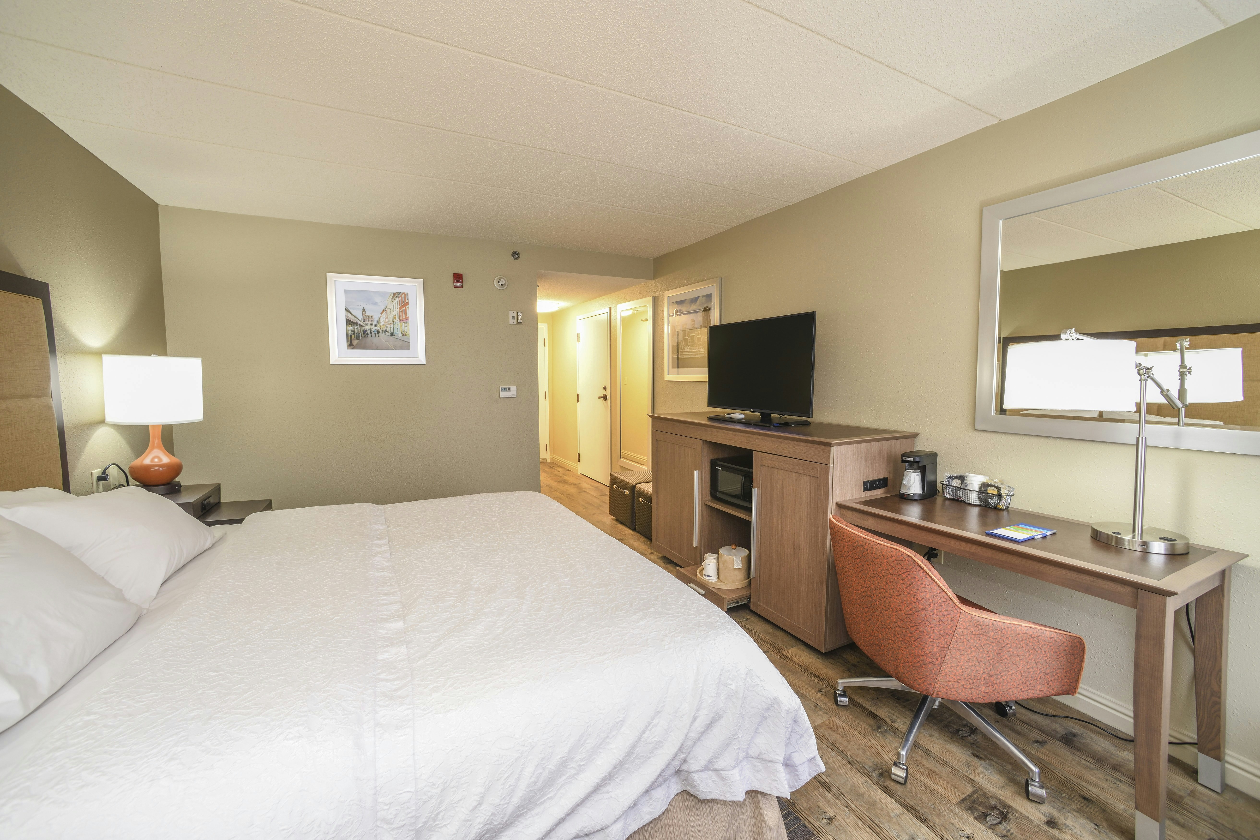 ROOM, KING BED, SOFA