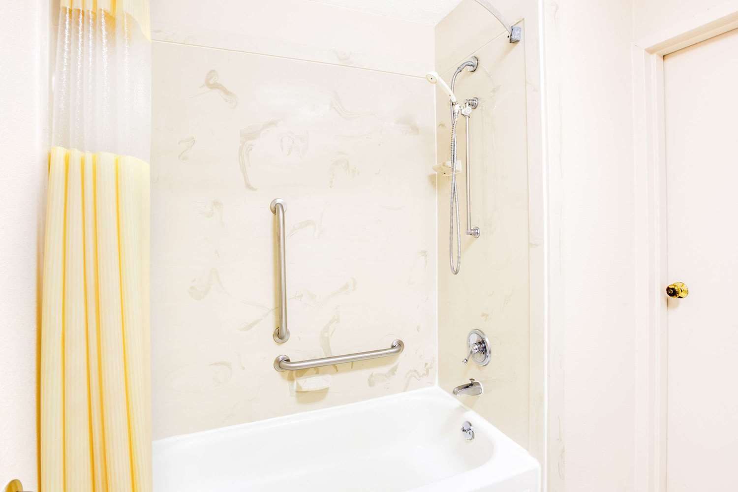 Days Inn by Wyndham Greenville MS 42/44