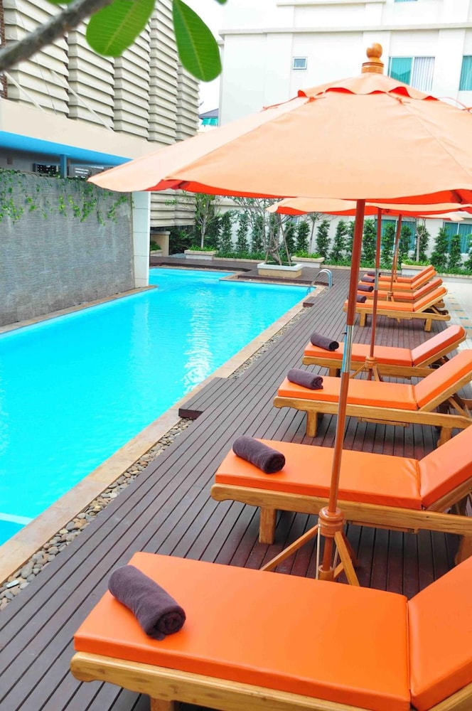 swimming pool spa