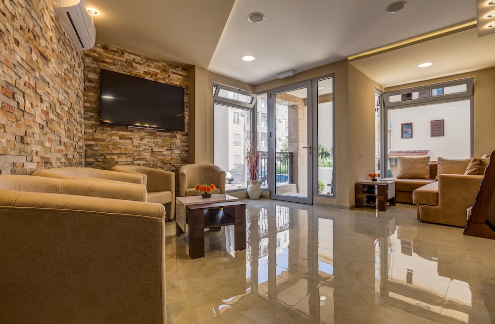 Almare Apartments Budva 30/50