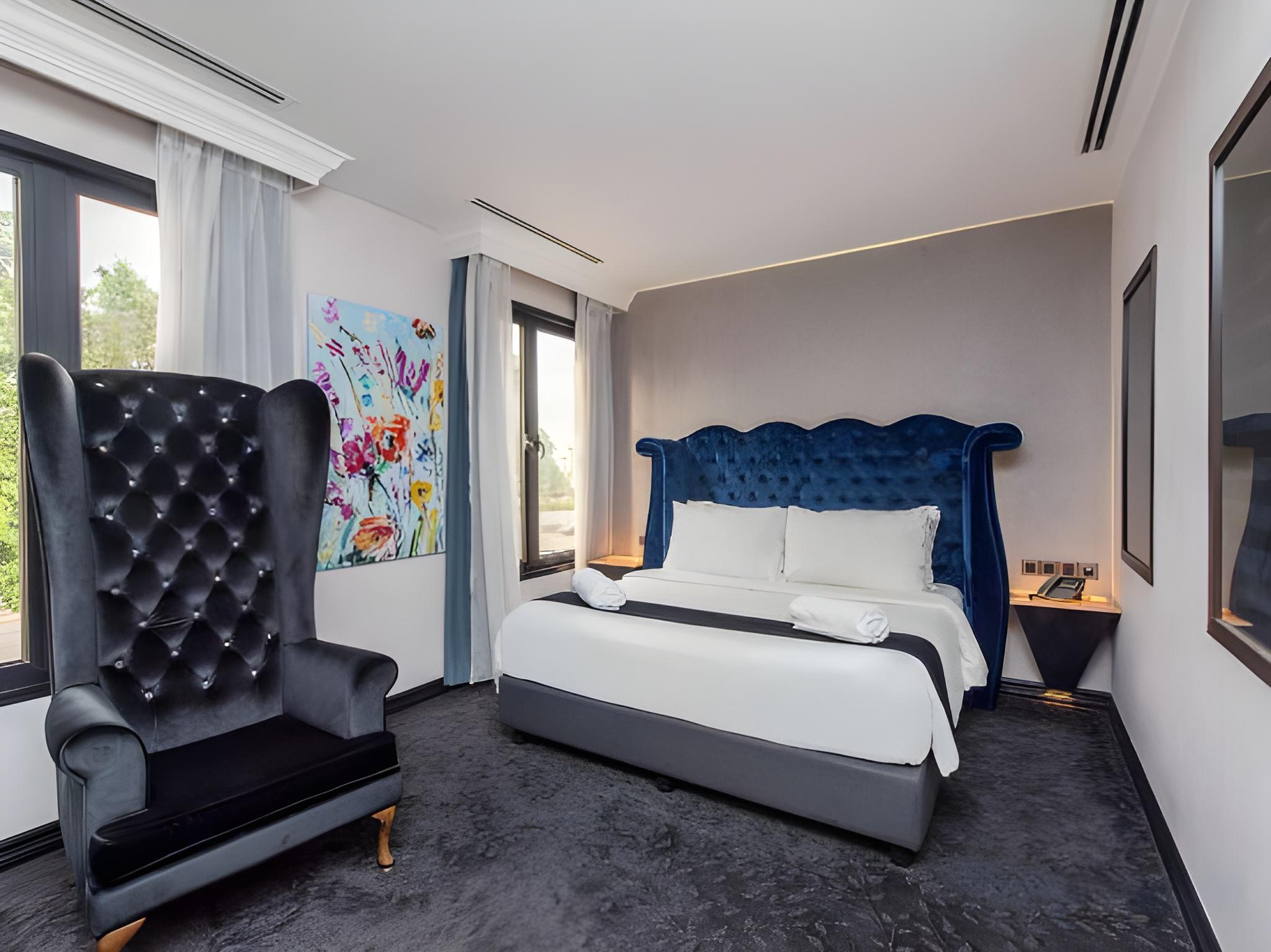 Stamford, Suite