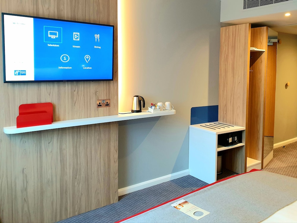 Holiday Inn Express London - Stratford by IHG 10/76