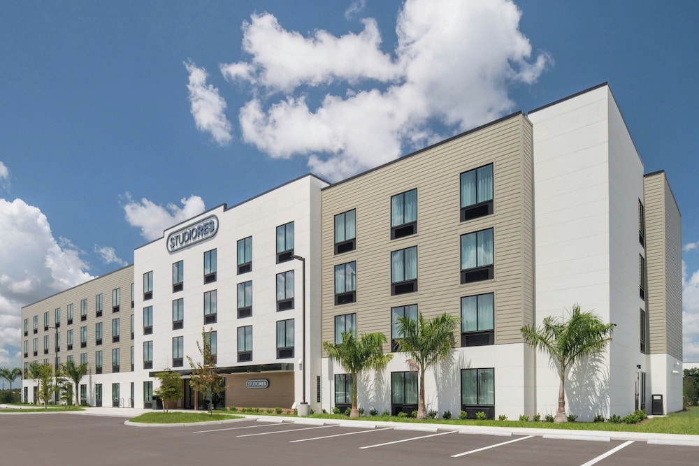 StudioRes by Marriott Fort Myers Airport 20/21