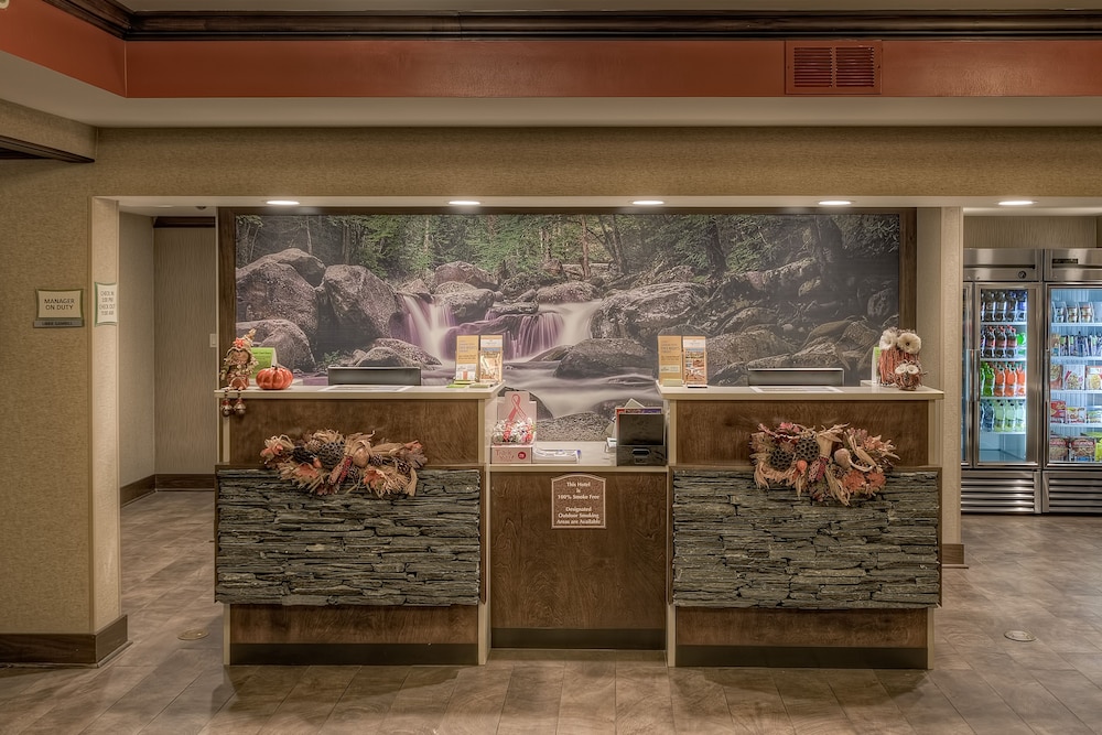 La Quinta Inn Suites Pigeon Forge 7/64