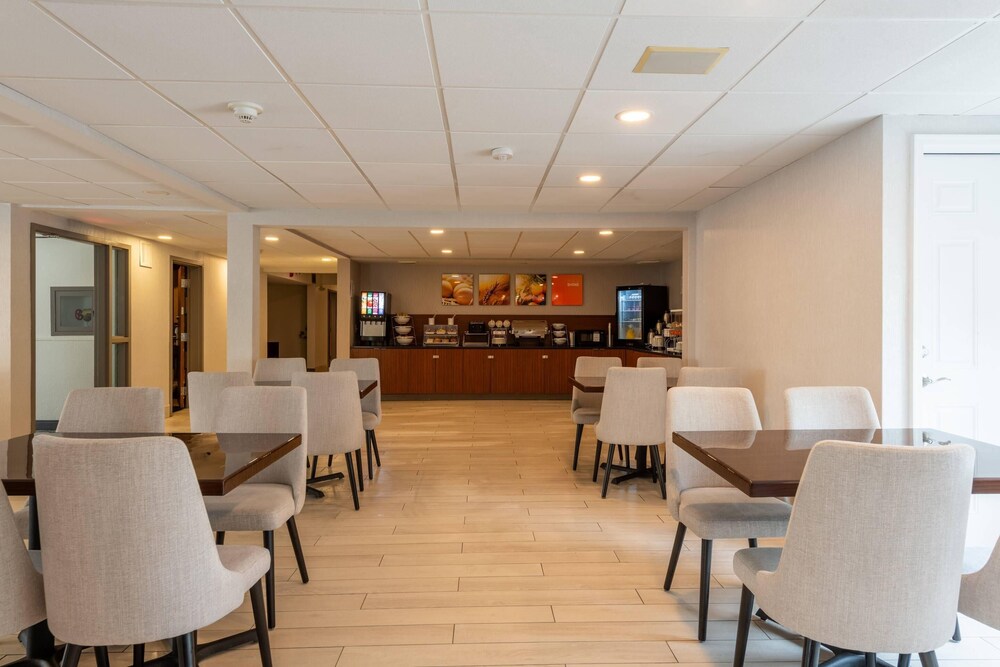 Comfort Inn - Dedham-Boston MetroWest 40/49