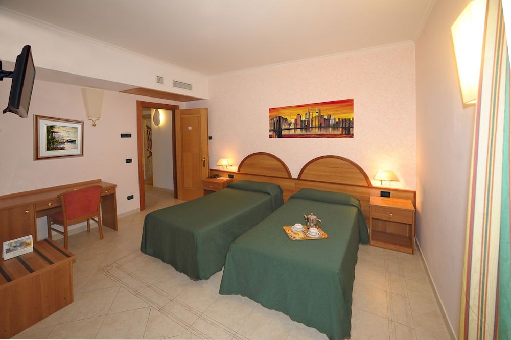 Hotel L'Aquila 8/19