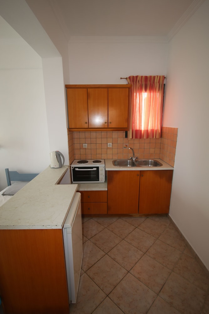BASIC, STUDIO, 3 BEDS, SEA VIEW, SMOKING