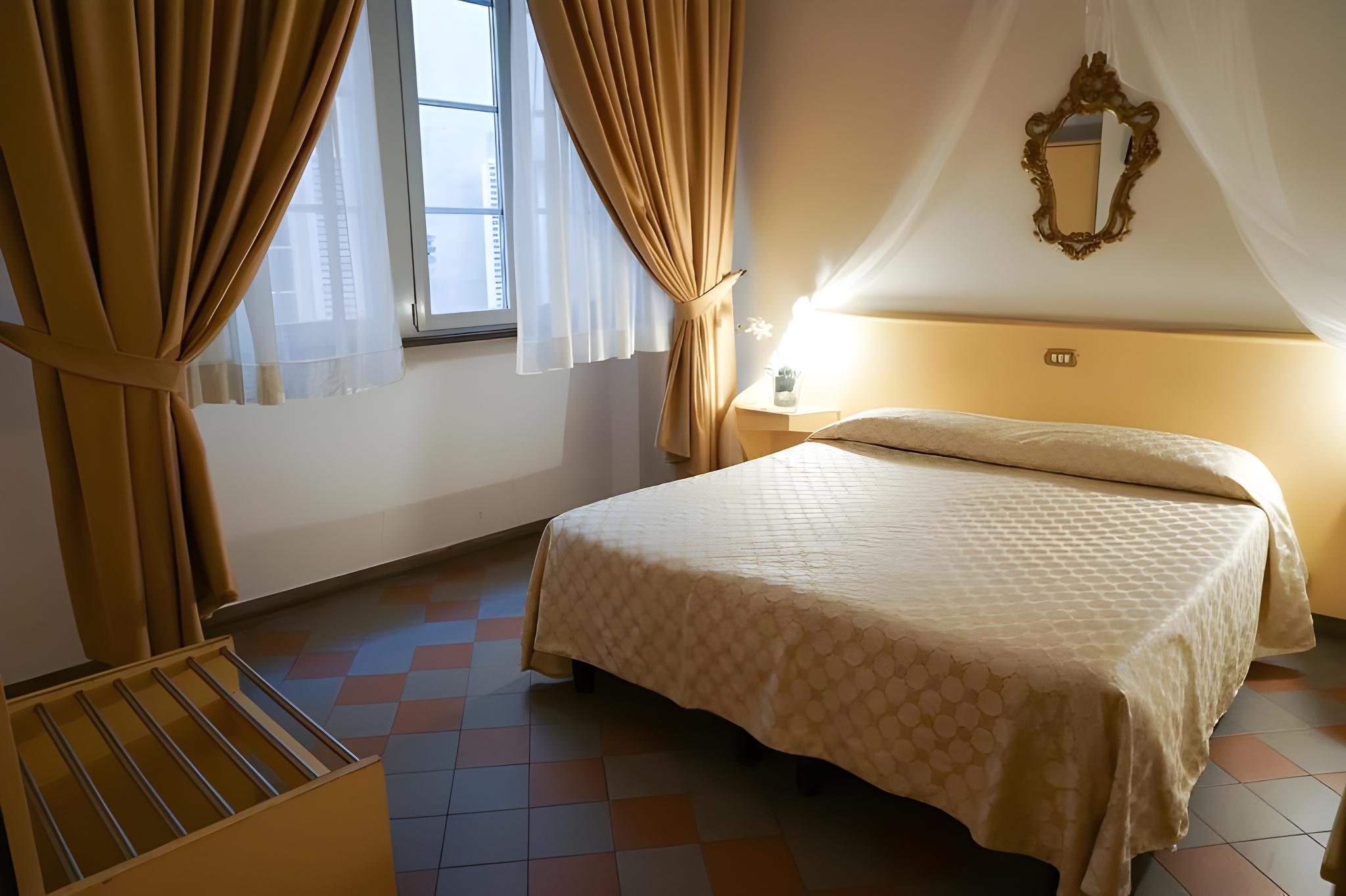 SUPERIOR, DOUBLE OR TWIN BED