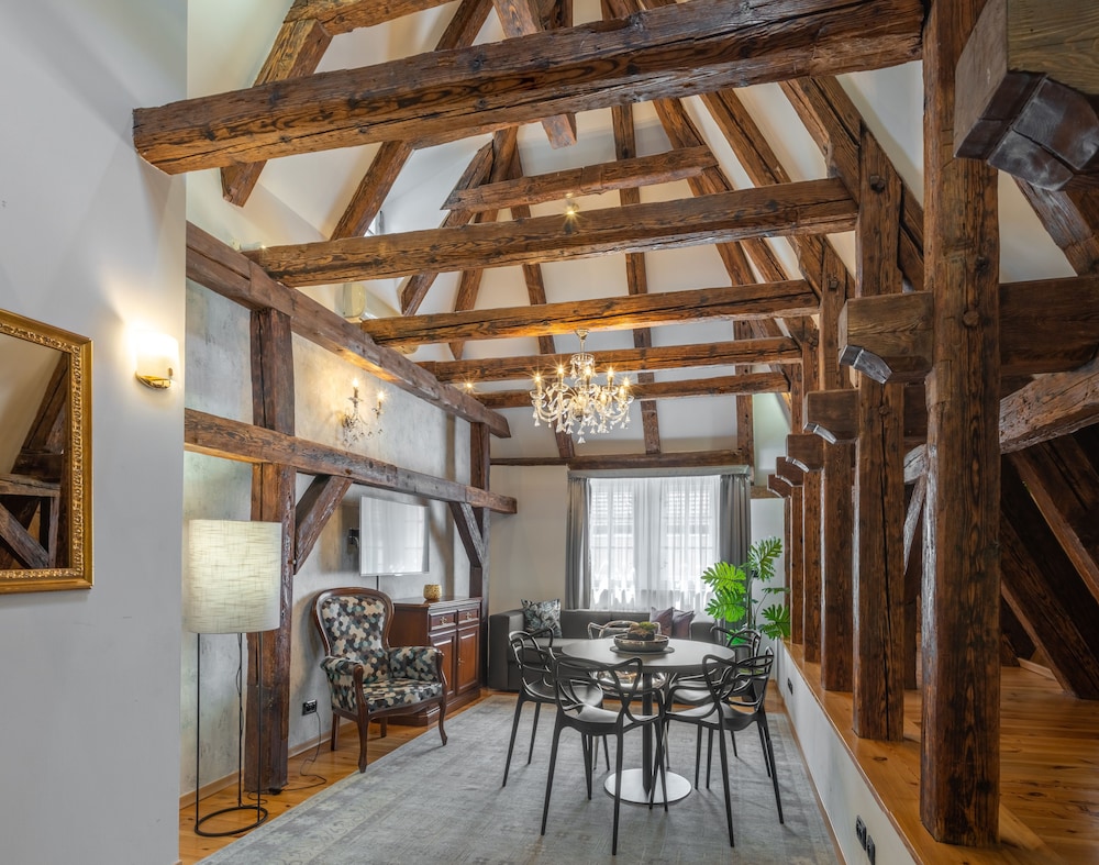 Chateau 9 Apartments by Adrez Living 27/50