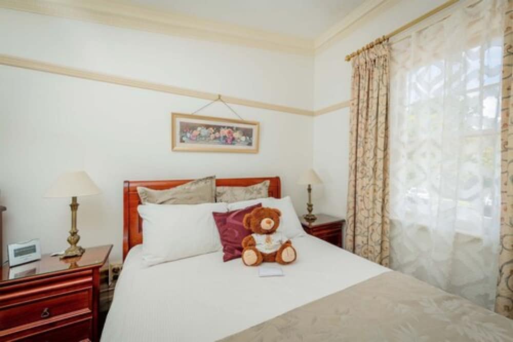 Cobb & Co Court Boutique Hotel 10/29
