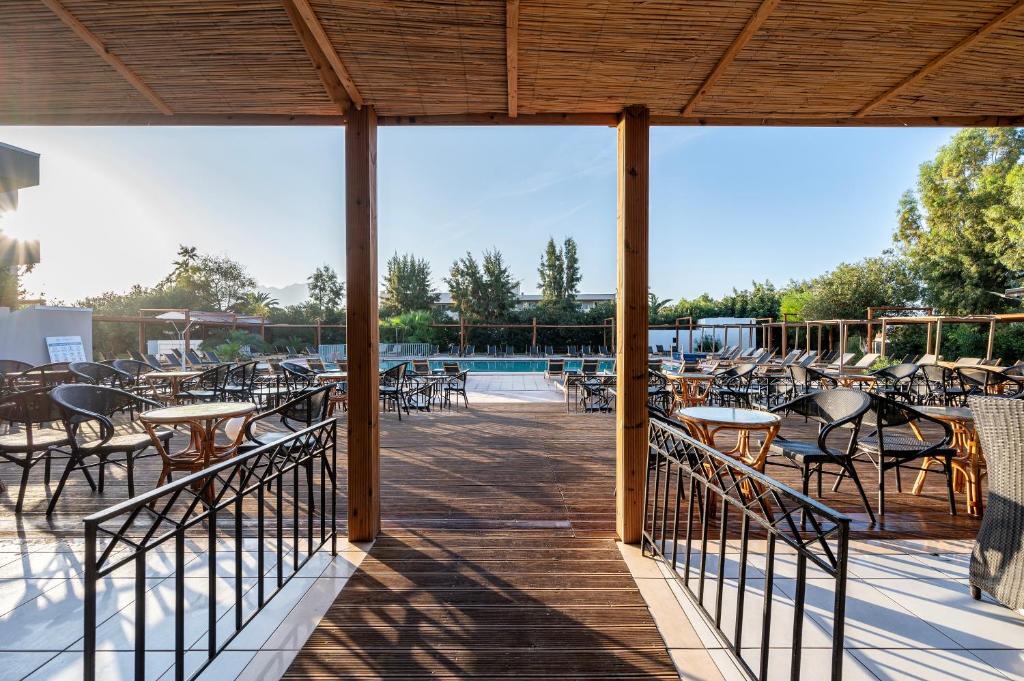 Aegean Bay Hotel 60/76