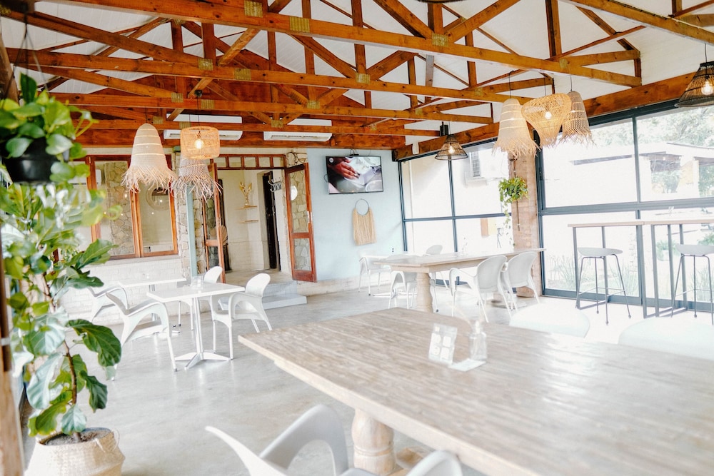 Lighthouse Guesthouse & Cafe 3/23