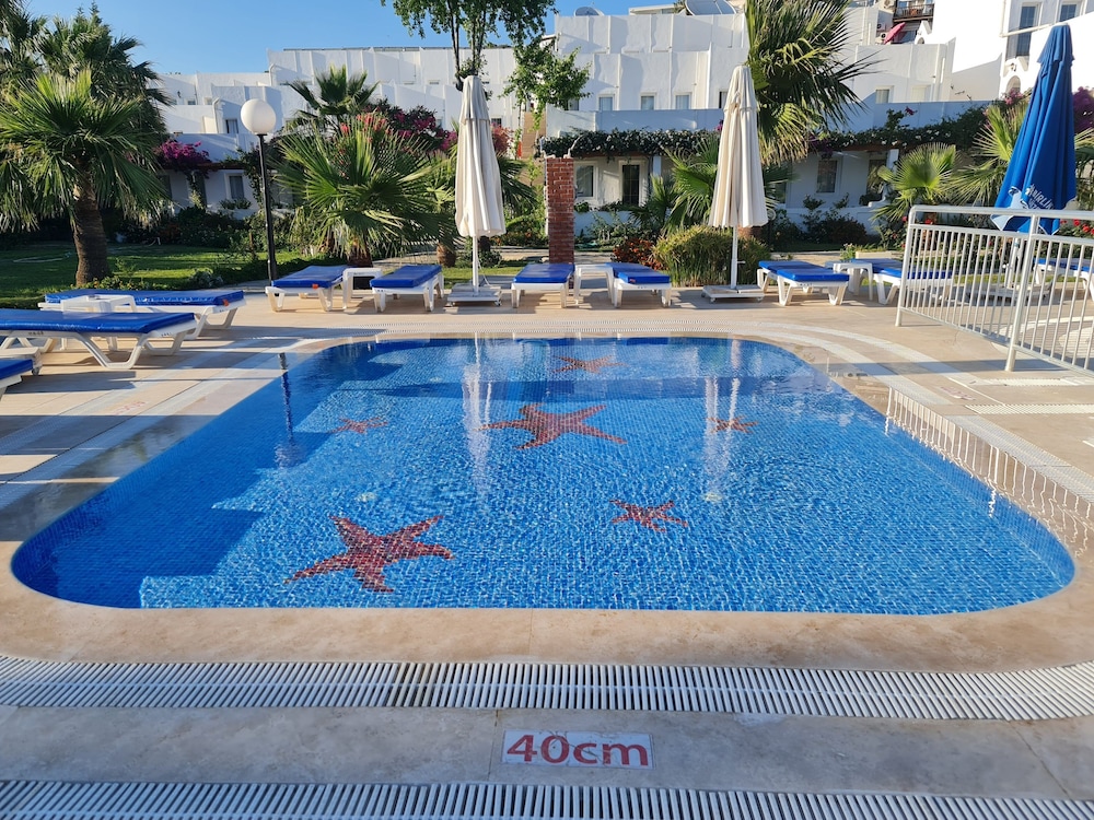 Nagi Beach Hotel 31/70