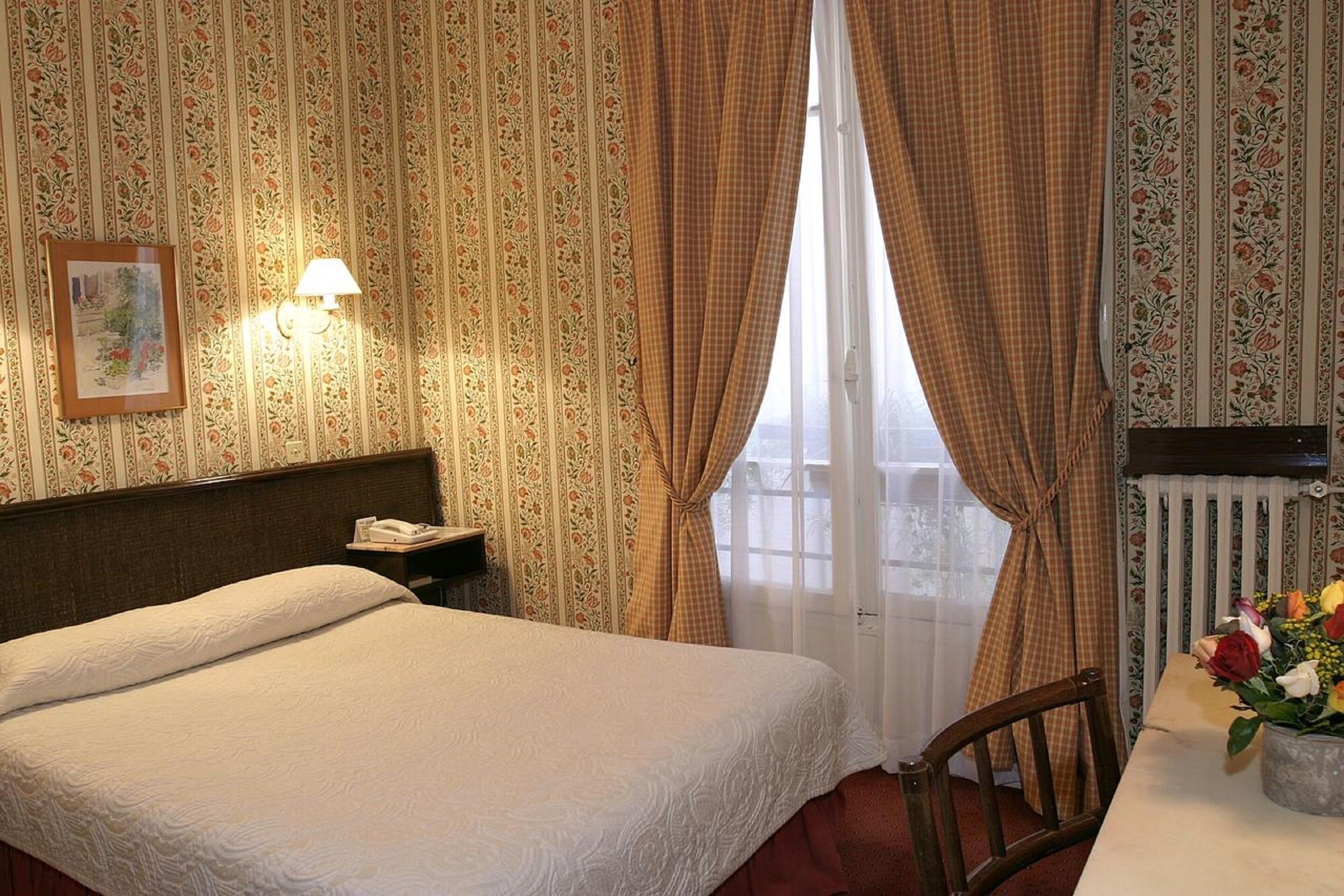 CLASSIC, DOUBLE BED, COURTYARD VIEW