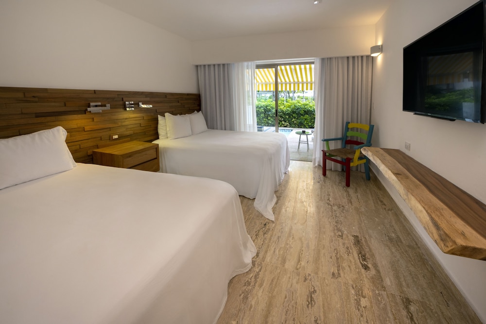 Vibe, 2 Queen Beds