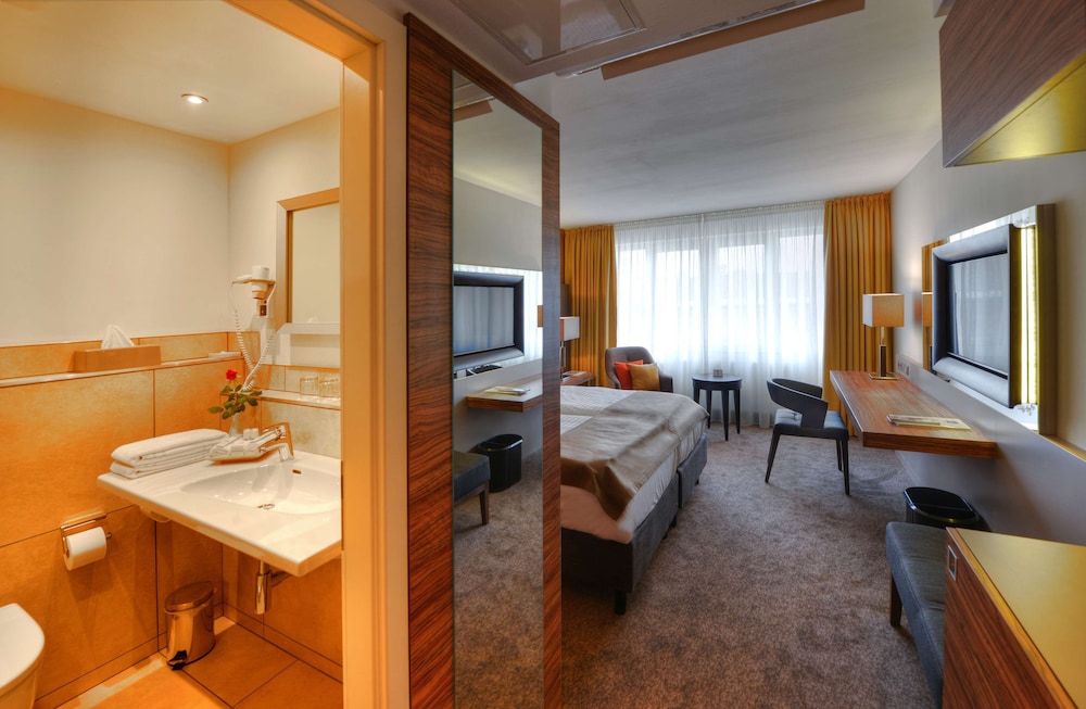Best Western Plus Delta Park Hotel 45/53