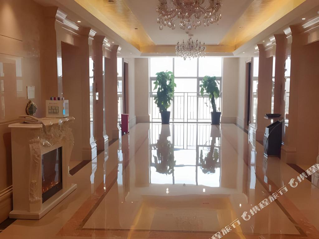 Vienna International Hotel (Zhongshan North Station) 44/57