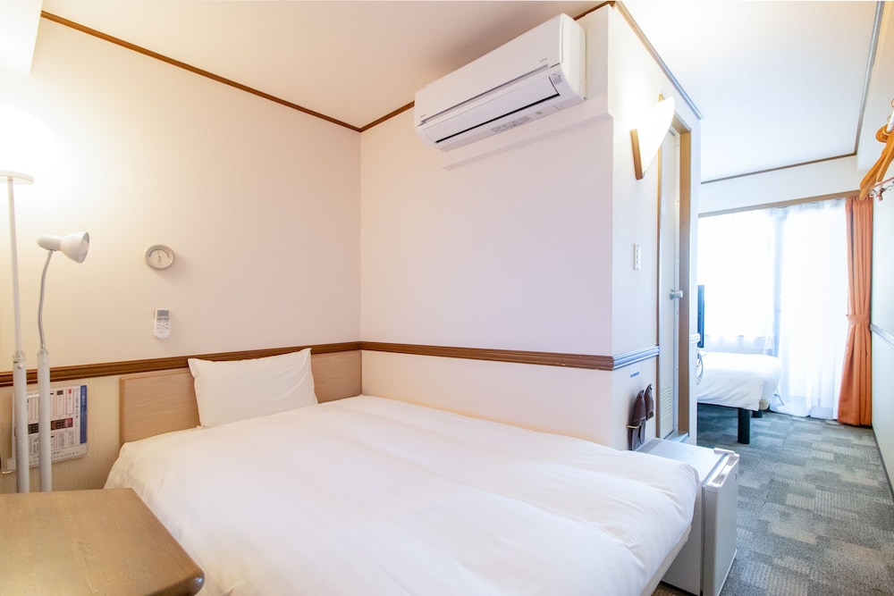 ROOM, TWIN BEDS, SMOKING