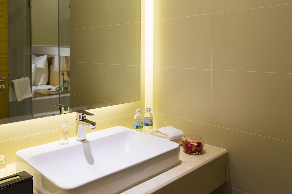 ROSAKA NHA TRANG HOTEL 76/78