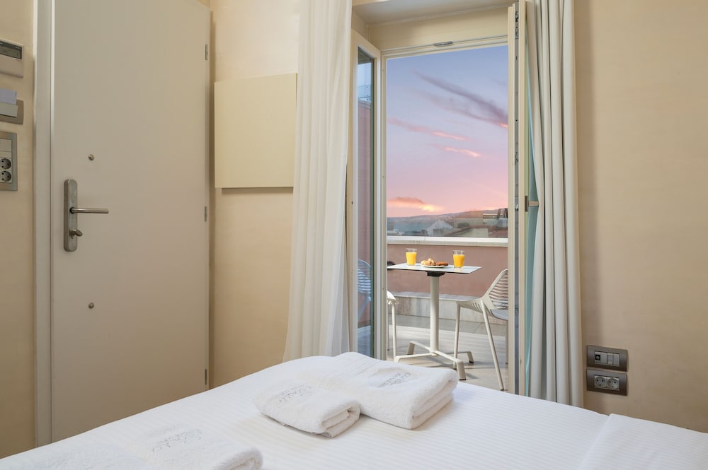 Consolato Boutique Suites 45/94