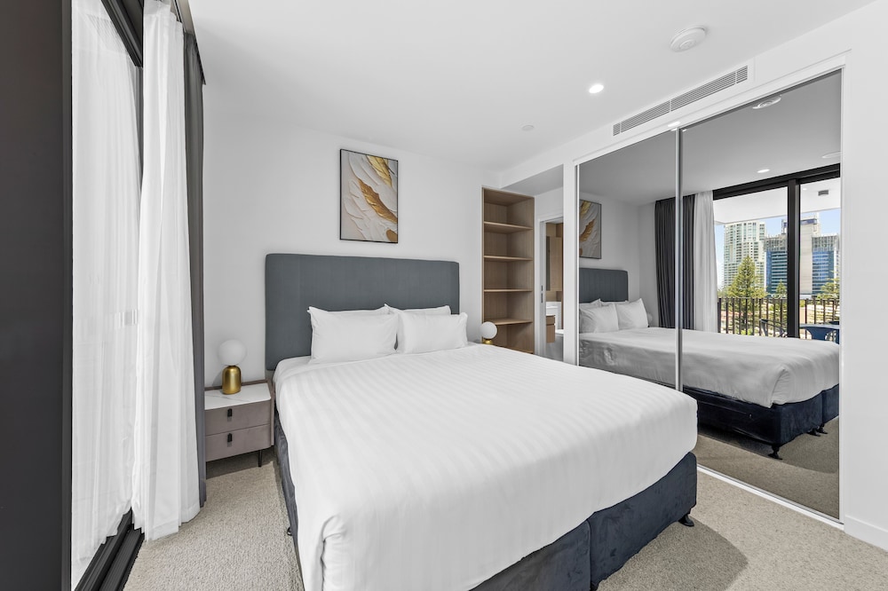 Yves Mermaid Beach Apartments by CLLIX 10/50
