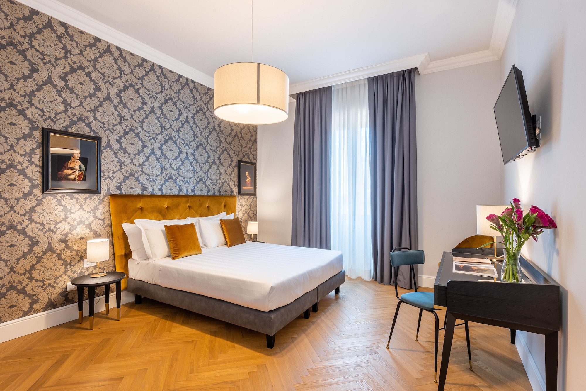 LEONARDO DA VINCI, DELUXE, DOUBLE OR TWIN BED