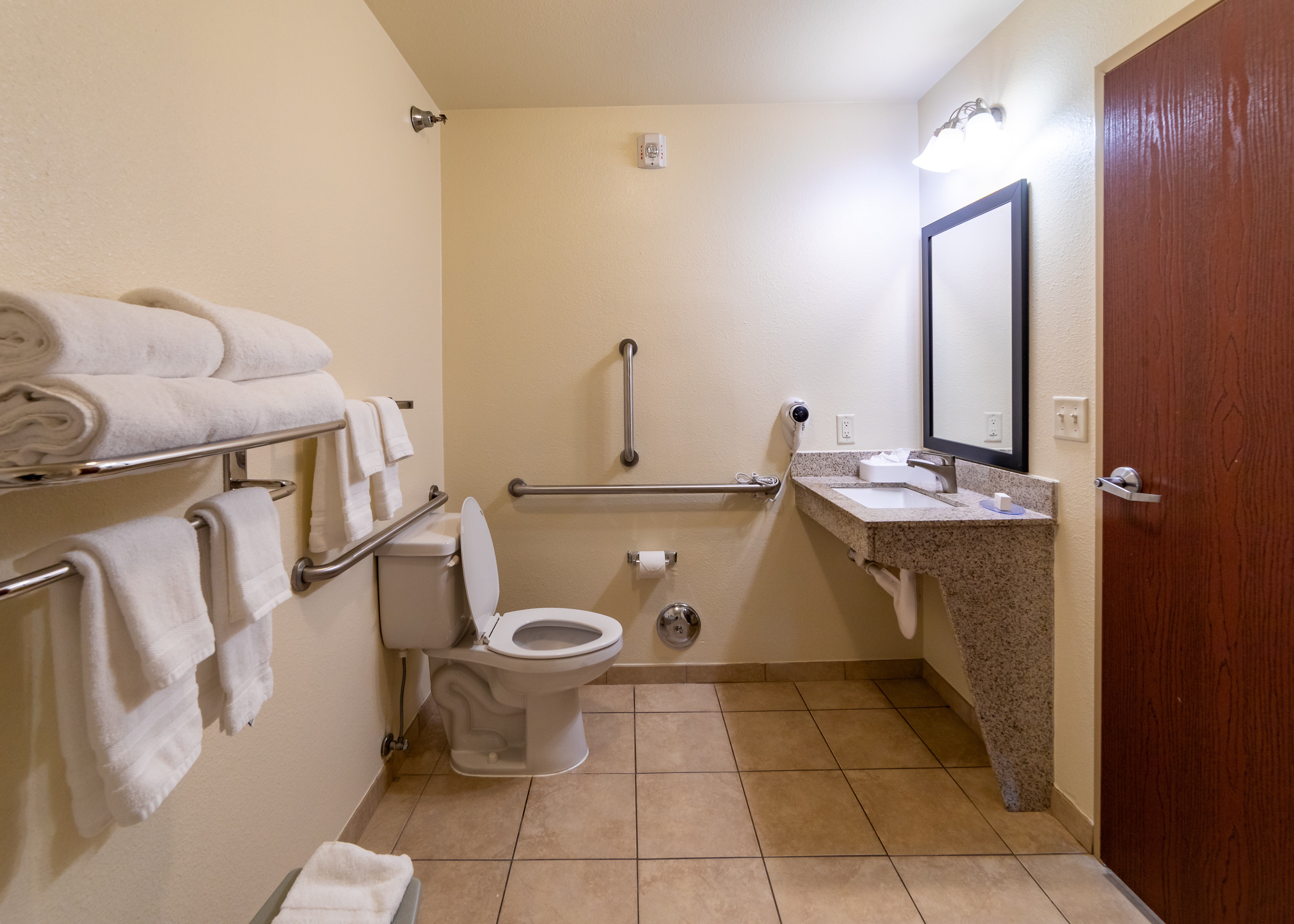 Cobblestone Inn Suites Eaton Co 68/72