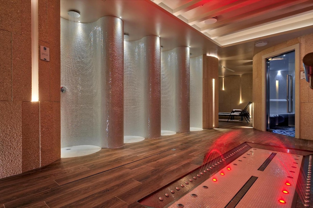 swimming pool spa