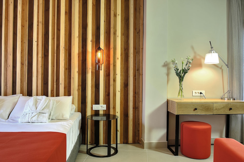 Elia Bettolo Hotel 25/69