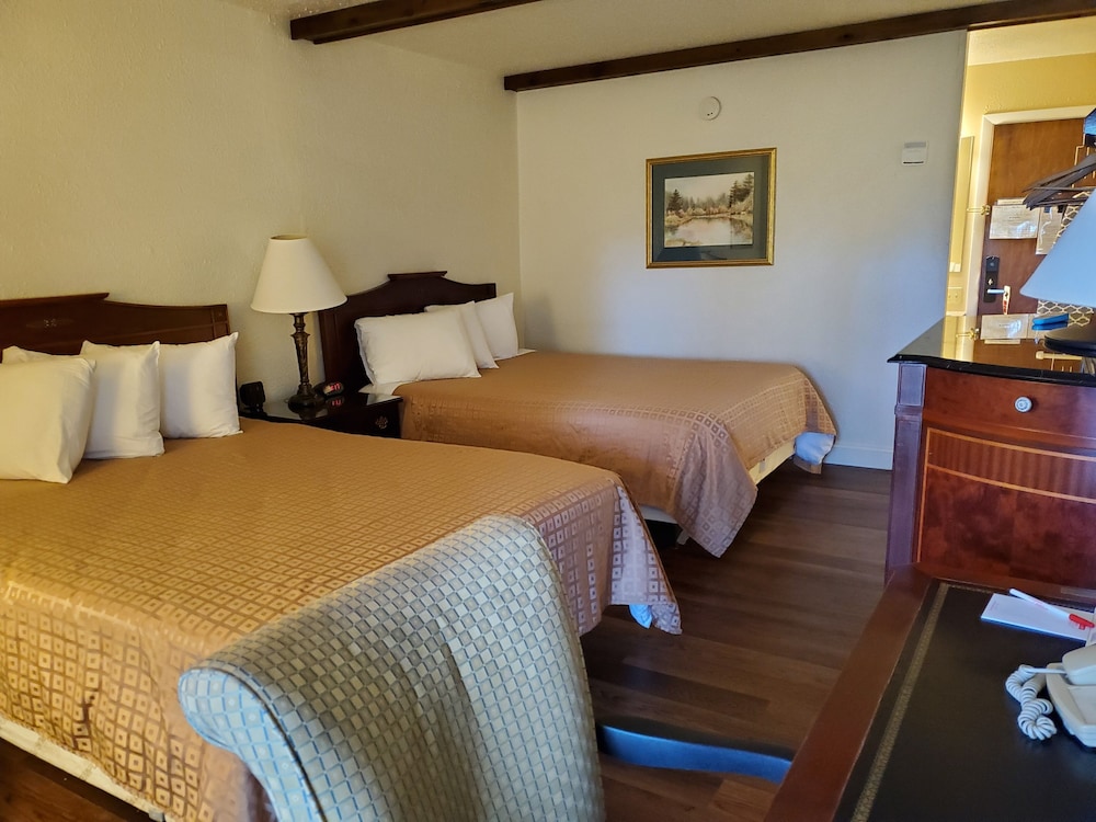 Fireside Inn And Suites 26/64