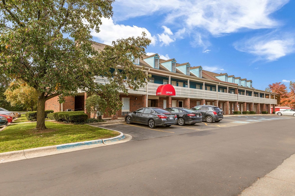 Travelodge by Wyndham Canton/Livonia Area, MI 32/38