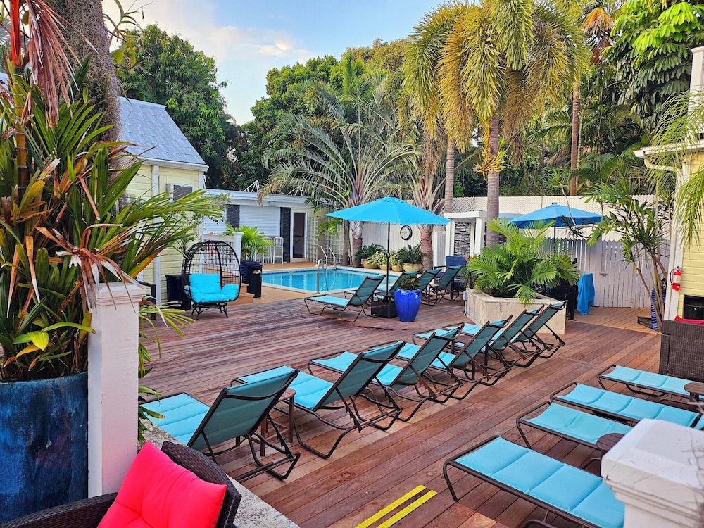 Bishop Hotel Key West 33/50