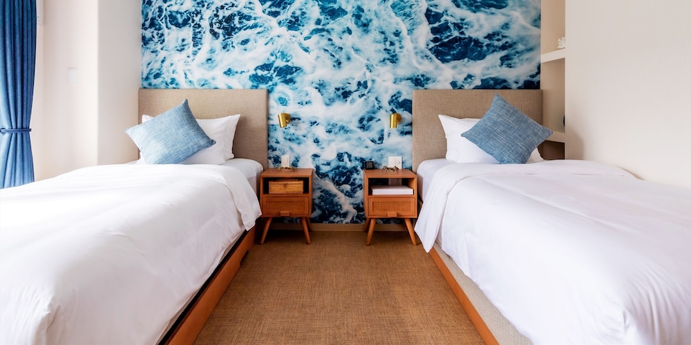 ROOM, TWIN BEDS