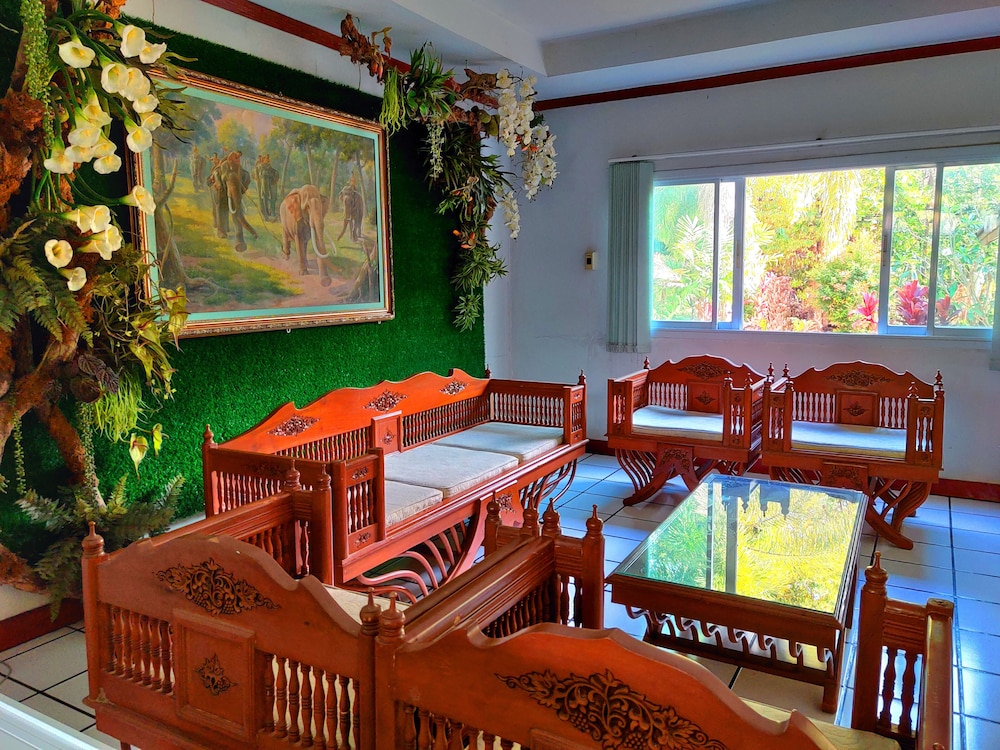 Thongpaeka Hotel 33/50