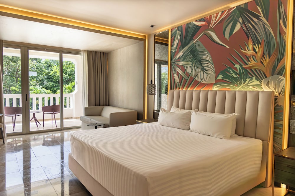 Deluxe, Suite, 2 Double Beds, Garden View