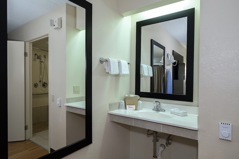 Red Roof Inn Cincinnati East - Beechmont 9/25