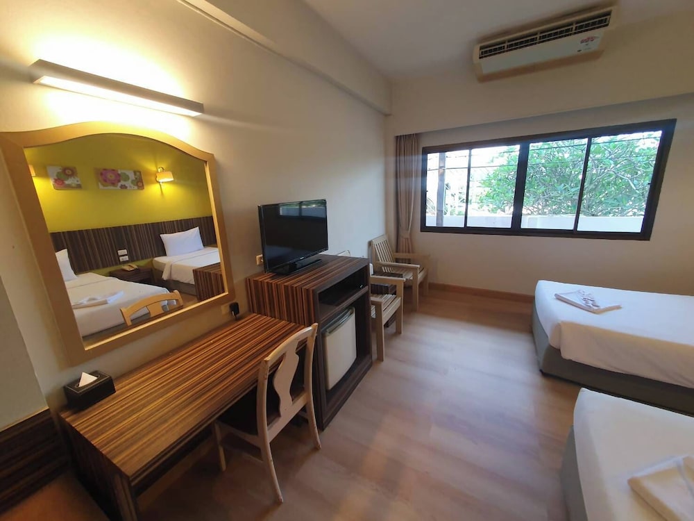 Bunjongburi Hotel 18/50