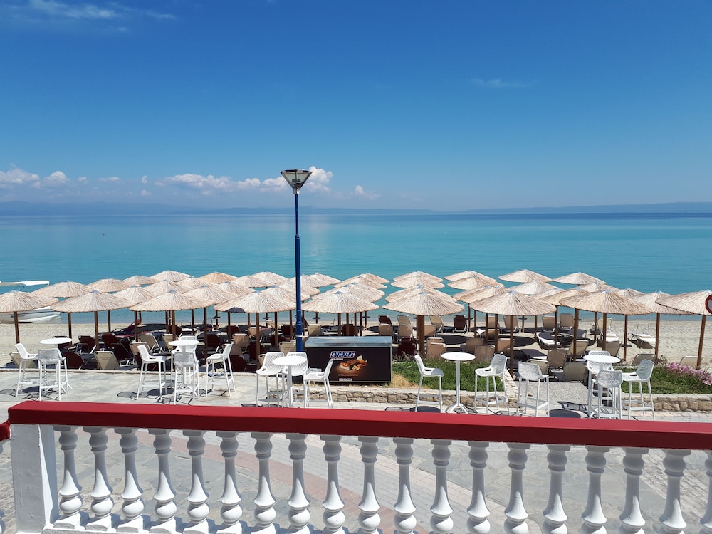 Summer Beach Hotel 39/46