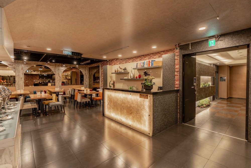 The Loft Hotel 7/75